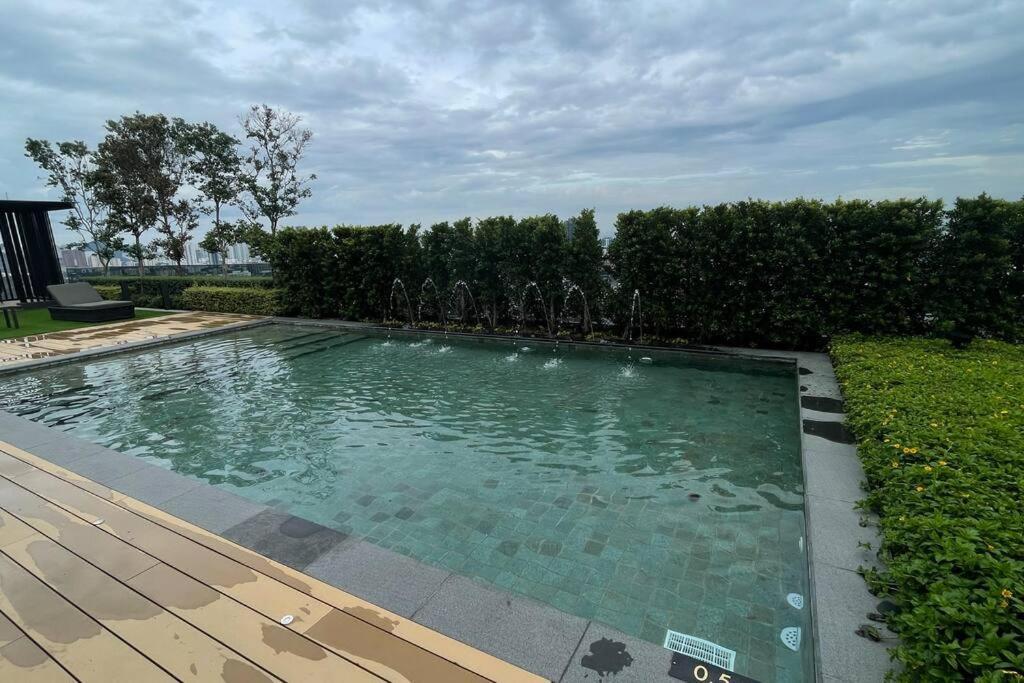 Beacon Suites With Infinity Pool At Georgetown By Wl Exterior foto