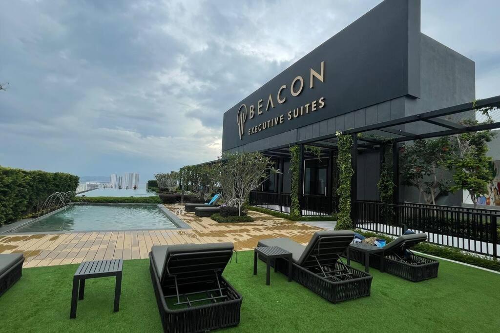 Beacon Suites With Infinity Pool At Georgetown By Wl Exterior foto